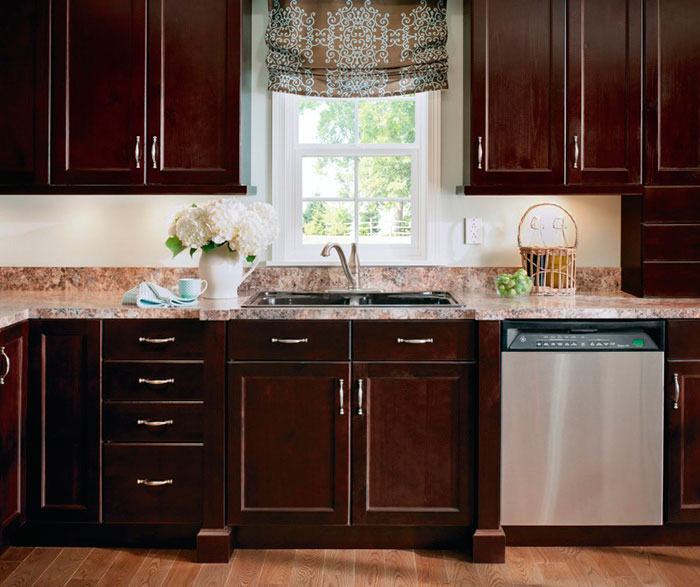 Alder cabinets in casual kitchen by Kitchen Craft Cabinetry
